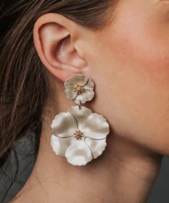 Bow19 Details Flower Twin Earrings Beige Pearl